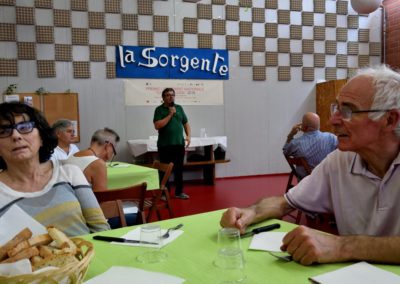 Il presidente de "La Sorgente" Carlo Paoletti da il benvenuto prima del pranzo